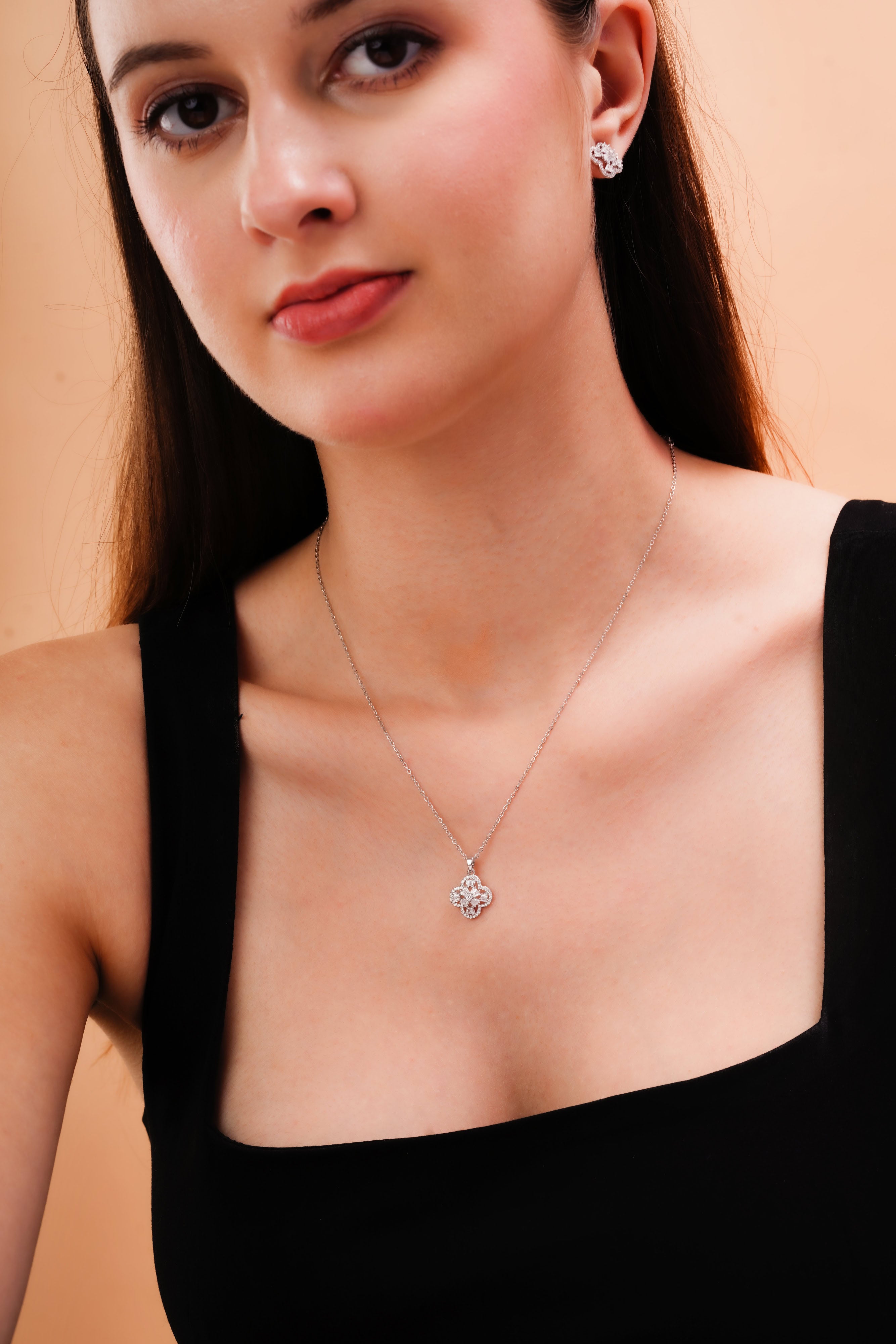 Openwork Clover Pendant and Stud Earring Set for Women