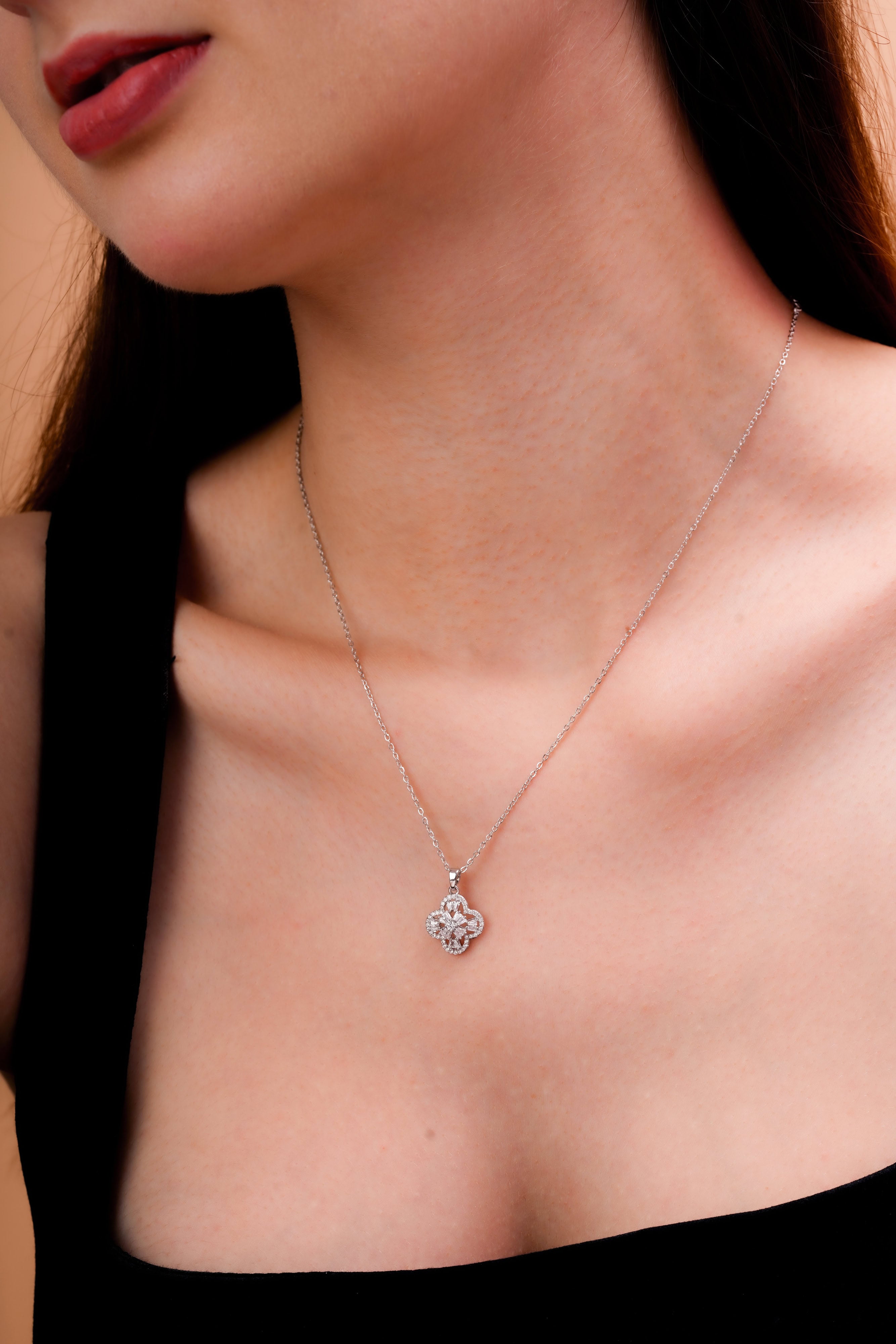 Openwork Clover Pendant and Stud Earring Set for Women