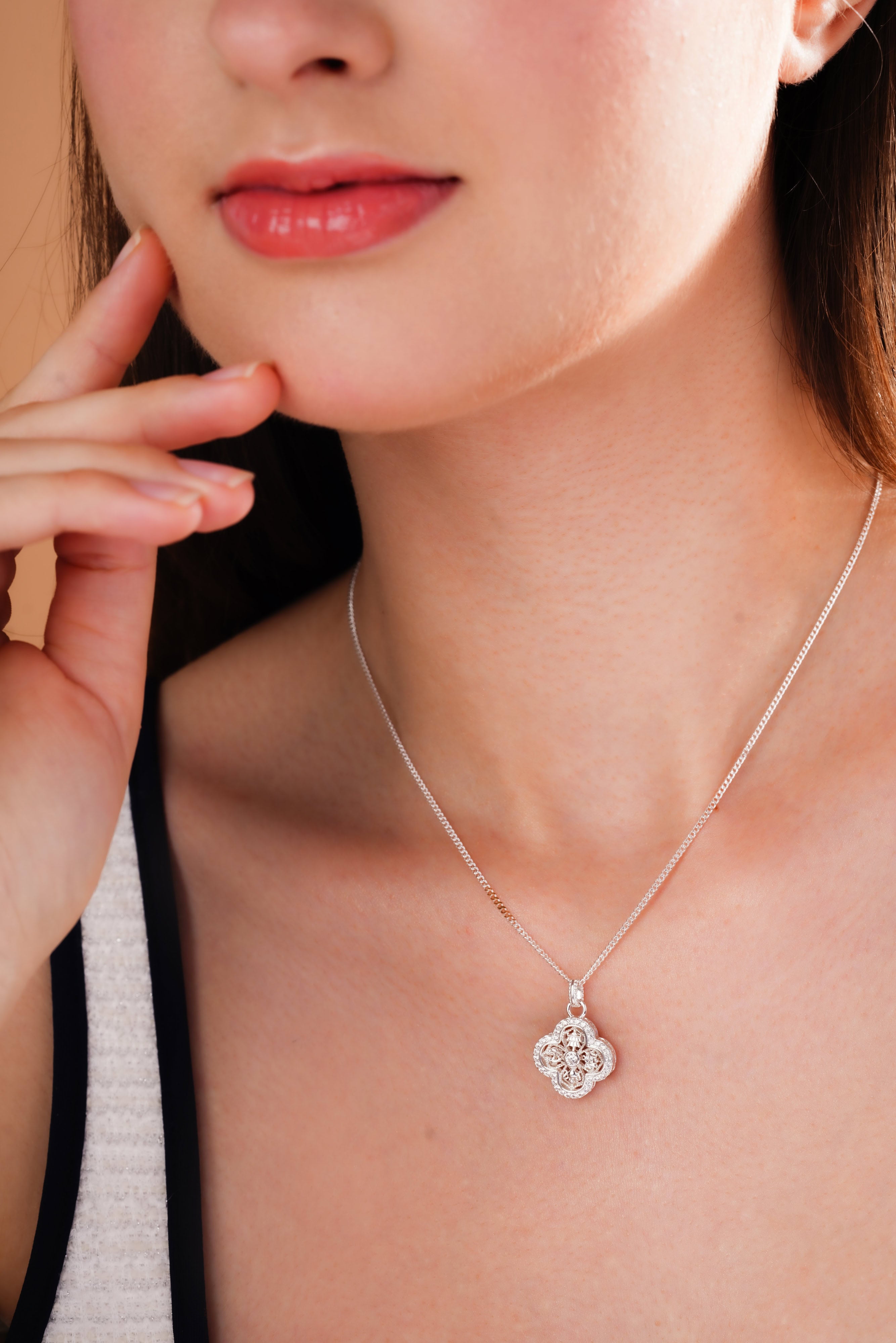 Filigree Quatrefoil Pendant Necklace for Women