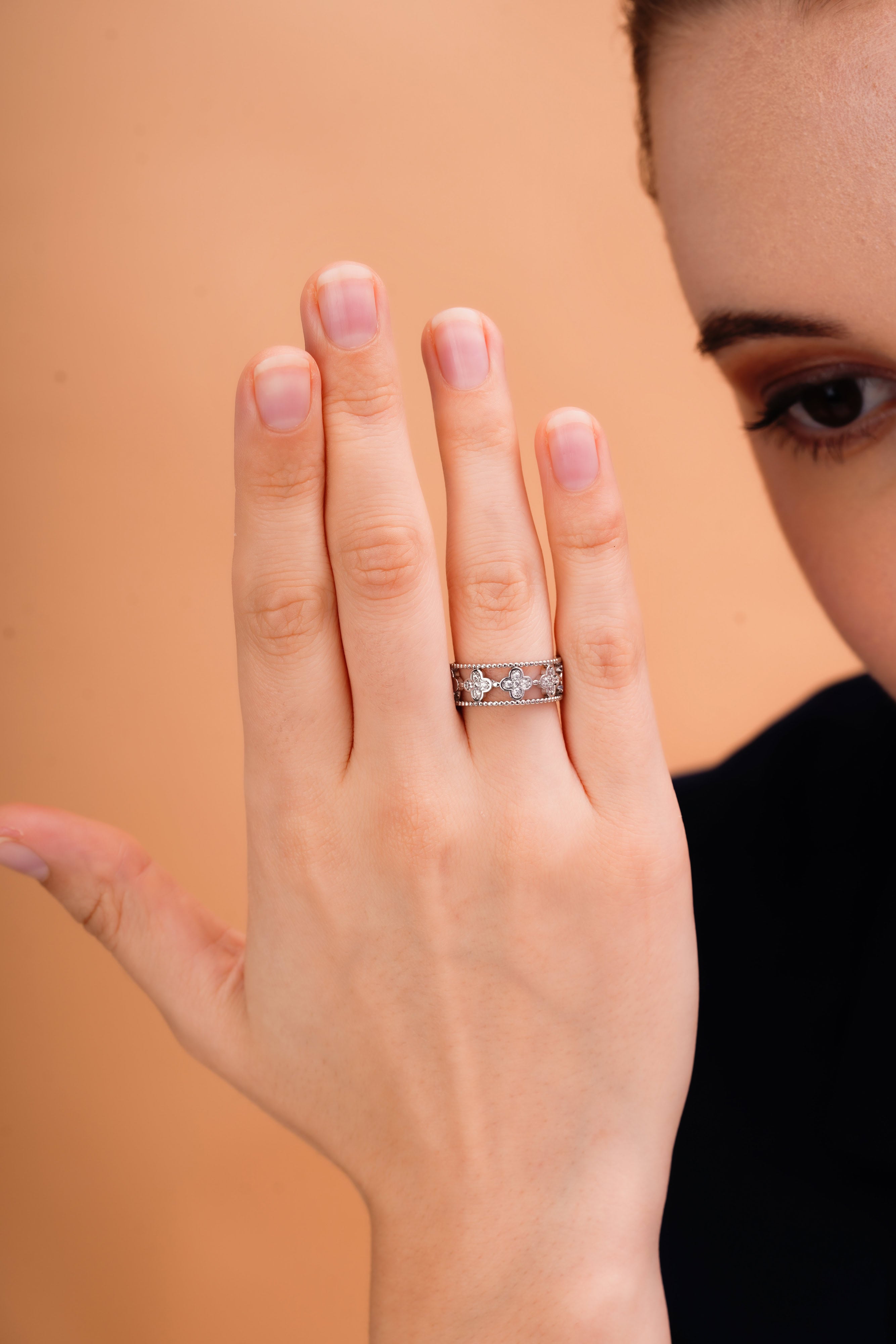Clover Lattice Statement Band Ring for Women
